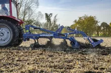Belarus 1025.3 pracował z wyposażonym w 7 zębów kultywatorem Rolmako U436 na głębokość 23 cm z prędkością 7 – 7,5 km/h. Fot. Jakubek