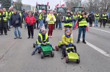 Na zdjęciu Piotruś i Wiktoria. Mieszkańcy powiatu ostródzkiego. Profesjonalnie przygotowani i wyposażeni do akcji protestacyjnej