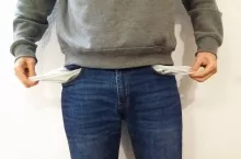 564306