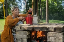 Obwoźny piec chlebowy, w którym Irena piecze pizze. Dawniej talie placki z farszem nazywano „plackami na pole”