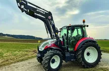 Sehr gepflegter Traktor mit Profi-Ausstattung und Stoll FZ 10.1-Frontlader.