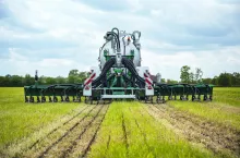 Aplikator został wyposażony w 32 talerze mające po 385 mm średnicy.