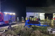 W ostatnich pożarach obór życie straciło łącznie ponad 100 krów.