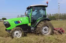 Według producenta elektryczny ciągnik Advanced Tractor może pracować do 7 godzin na w pełni naładowanym akumulatorze.