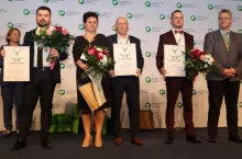Zwycięzcy oraz reprezentanci kapituły konkursu ”Innowacyjny Rolnik” na gali wręczenia nagród w 2024 roku