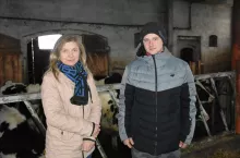 Pomimo bardzo słabych gleb, młody rolnik wyśrubował jakość pasz objętościowych, zmienił podejście do żywienia oraz usprawnił pielęgnację trwałych użytków zielonych, co zaowocowało podwojeniem średniej wydajności laktacyjnej utrzymywanych krów.