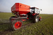 Rolnicy będą mogli nawozić azotem w styczniu? ”Agroholding już wysiał saletrę”