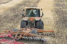 Jakie właściciel ziemi ma prawa wobec dzierżawcy, które tę ziemię poddzierżawił?
