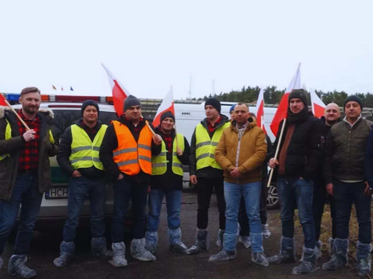 Rolnicy przerażeni. ”Nie będziemy mieli gdzie sprzedać mleka. Grozi nam zapaść”