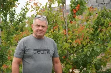 jacek Wojciechowski w sadzie morelowym