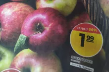 promocja jabłek w markecie