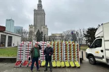 polscy sadowniczy częstowali warszawiaków jabłkami
