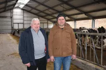 Na zdjęciu Piotr Wacławik (z prawej) wraz z członkiem rady nadzorczej OSM Koło z terenu grodkowskiego Wiesławem Jarmolińskim