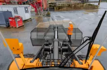 Ciekawym rozwiązaniem w ładowarkach Hyundai jest, tzw. przezroczysta łyżka. Dzięki temu systemowi operator widzi wszystko, co dzieje się przed łyżką!