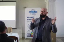 – W odchowie cieląt – obok najwyższej jakości preparatu mlekozastępczego – decyduje dosłownie każdy element odpajania – przekonywał Piotr Skoczek z firmy Somatik