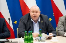 Pryszczyca w stadzie 1400 sztuk bydła. Jak inspekcja chce chronić polskich rolników?