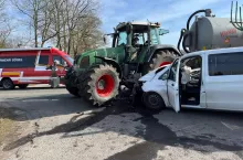 Busem jechało dziewięć osób, w tym 24-latka, której stan jest krytyczny.