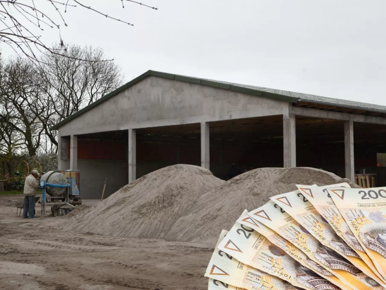 Rolnicy otrzymają więcej pieniędzy m.in. na inwestycje zwiększające konkurencyjność gospodarstw ekologicznych.