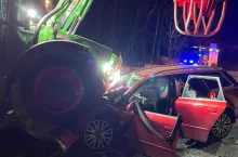 W wypadku jedna osoba zginęła na miejscu, a dwie kolejne walczą o życie.