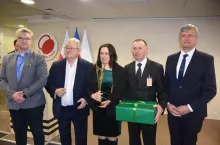 Lech Bogdan wraz z żoną odebrali nagrodę za najwyższą wydajność laktacyjną u krowy z rąk ministra Czesława Siekierskiego, prezesa Arkadiusza Pisarka oraz redaktora naczelnego TPR Pawła Kuroczyckiego