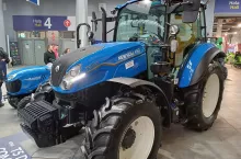 Zespół wskażników ciągnika T5 jest analogowo-cyfrowy, co ułatwia odczytywanie danych, fot. Adam Ładowski