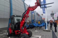 892211