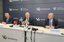 Marek Woźniak – marszałek województwa wielkopolskiego (od lewej), Czesław Siekierski – minister rolnictwa i rozwoju wsi, Krzysztof Grabowski – wicemarszałek województwa wielkopolskiego.