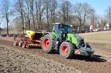 Nowy Fendt 728 z agregatem uprawowo-siewnym Spirit R 300S