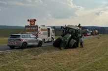 W wyniku zderzenia pojazdów, jeden z nich nie był w stanie kontynuować jazdy.