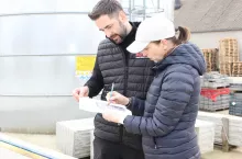 Deratyzacja rozpoczyna się od zapoznania się z planem gospodarstwa i określenia newralgicznych miejsc, w których należy rozstawić stacje deratyzacyjne i pułapki. Program deratyzacji jest dopełnieniem planu bezpieczeństwa biologicznego