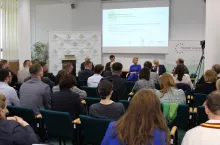 Organizatorami konferencji ”Europa - czas transformacji. Polscy rolnicy liderami zielonych zmian” były stowarzyszenia Agroekoton i Pacjent Europa, Krajowa Rada Izb Rolniczych, Rada ds. Młodych Rolników przy KRiR. Partnerzy wydarzenia to Klaster Ogrodnictwo Przyszłości oraz Stowarzyszenie PTR. 