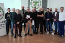 Porozumienie Lekarzy Weterynarii do spraw Walki z Pryszczycą, zawiązane 16 kwietnia br. w Zdunach, jako kluczowe działania w ochronie naszego kraju przed wirusem wskazuje wstrzymanie transportu zwierząt z całego terytorium Węgier i Słowacji oraz wzmocnienie sił Inspekcji Weterynaryjnej