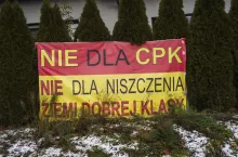 Pierwszy raz w historii wywłaszczenia nieruchomości mają odbywać się na rzecz spółki CPK, czyli spółki prawa handlowego, a nie Skarbu Państwa. Więc nawet w przypadku zablokowania całej inwestycji ziemia nie wróci już do rolników.