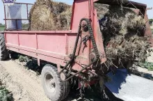 63-letni rolnik został wciągnięty przez ruchome elementy rozrzutnika do obornika