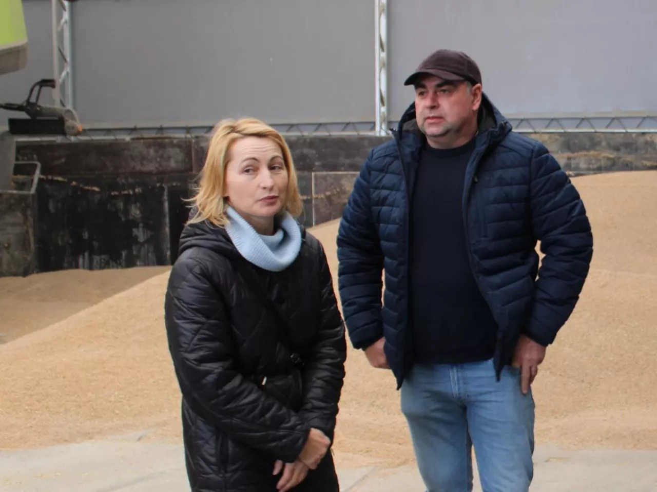 Pan Tomasz z żoną, zamiast inwestować w rozwój gospodarstwa i upraw, musi teraz borykać się z literą prawa