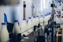 Zdaniem Ministerstwa Rolnictwa, głównym czynnikiem umożliwiającym tę ekspansję była poprawa w produkcji mleka surowego. W 2023 roku rosyjskie gospodarstwa mleczarskie wyprodukowały 34,07 mln ton surowego mleka, co stanowi wzrost o 0,8% rok do roku.