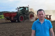 Rolnik z Mazur osiąga wysokie plony kukurydzy. Jaką odmianę posiał?