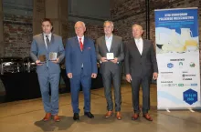 Grzegorz Marciniak w imieniu Ciechanowskiej Spółdzielni Mleczarskiej, prof. Jan Pikul, Marek Dyba, Spółdzielnia Mleczarska Września i Tadeusz Proczek, prezes KSM