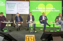 W debacie ”Innowacje w łańcuchu żywnościowym – od pola do stołu” udział wzięli (od lewej): dr hab. prof. UPP Zuzanna Sawinska, Piotr Korczak, Jacek Brol, Mirosław Korzeniowski, Jacek Zarzecki.