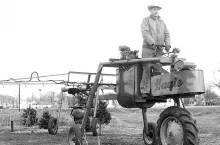 Opryskiwacz Hagie z lat 60. XX wieku już bardziej przypomina konstrukcje, które znamy obecnie, fot. hagie.com