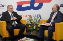 Karol Bujoczek, dyrektor wydawniczy AgroHorti Media rozmawia z wicemarszałkiem Województwa Wielkopolskiego Krzysztofem Grabowskim podczas Europejskiego Kongresu Odnowy i Rozwoju Wsi 2025