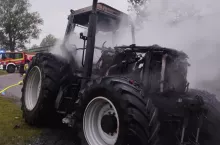 Niewiele zostało z ciągnika rolniczego.
