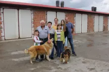 Na zdjęciu Lucyna i Marek Bednarscy oraz Alicja i Marcin Bednarscy z córkami Marią i Hanną oraz synem Antonim.