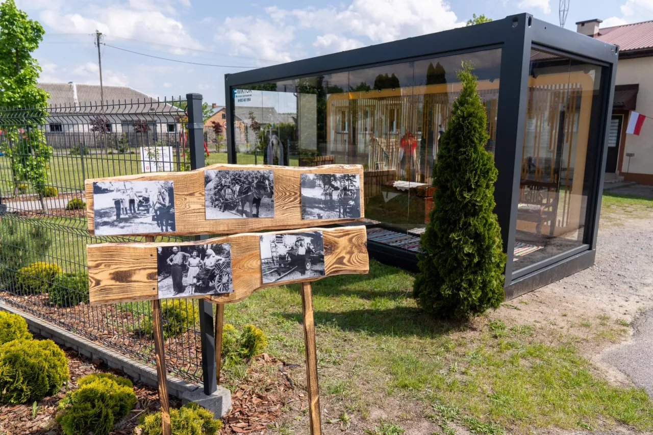 Na zdjęciach mieszkańcy Kozic odnajdywali siebie, swoich krewnych i sąsiadów. Wzruszeniom nie było końca