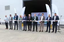 Uroczyste otwarcie nowej inwestycji Agri Plus w Kurzętniku, w powiecie nowomiejskim przez inwestorów oraz zaproszonych gości