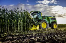 John Deere prezentuje nowe sieczkarnie samojezdne F8 i F9