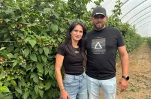 Agata i Mateusz Kwiatkowscy w swym gospodarstwie