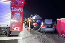 Auto wbiło się w tył beczki, który wyjechała z pola na drogę