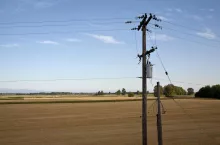 Czy rolnik odpowie za naruszenie obniżonej linii telefonicznej?