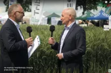 Prezes Krajowej Grupy Spożywczej Leszek Świętochowski oraz dyrektor wydawniczy AgroHorti Media Karol Bujoczek podczas rozmowy w ramach Dnia Pola KGS. Tematem rozmowy były perspektywy polskiego cukrownictwa, znaczenie buraka cukrowego dla Grupy oraz plany eksportu cukru premium.